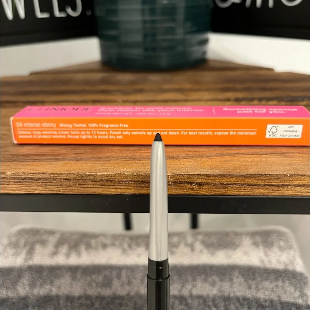 NIB Clinique quick liner for eyes “Intense Ebony” (09)